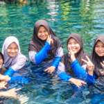 Belajar Sejarah dan Serunya Berenang: Keseruan Outing Class Siswa SMP Muhammadiyah Imam Syuhodo di Klaten
